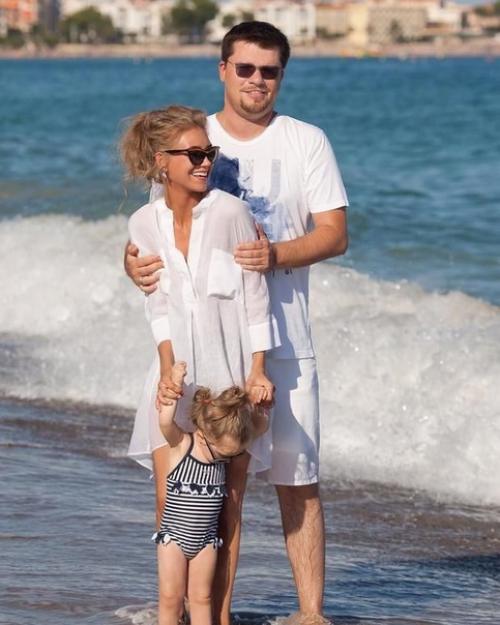 Кристина асмус и Гарик Харламов объявили о разводе после 8 лет брака. 02