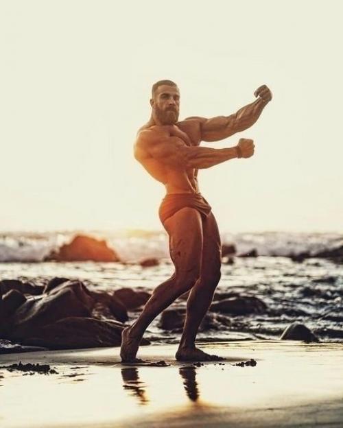 Известный бодибилдер из россии Артем Долгин. 06