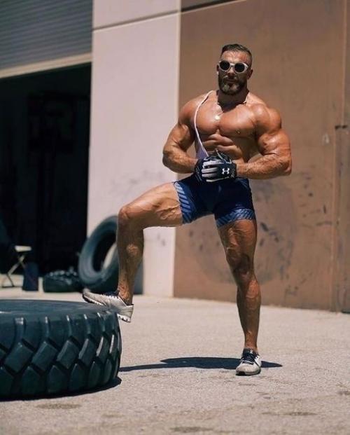 Известный бодибилдер из россии Артем Долгин. 04