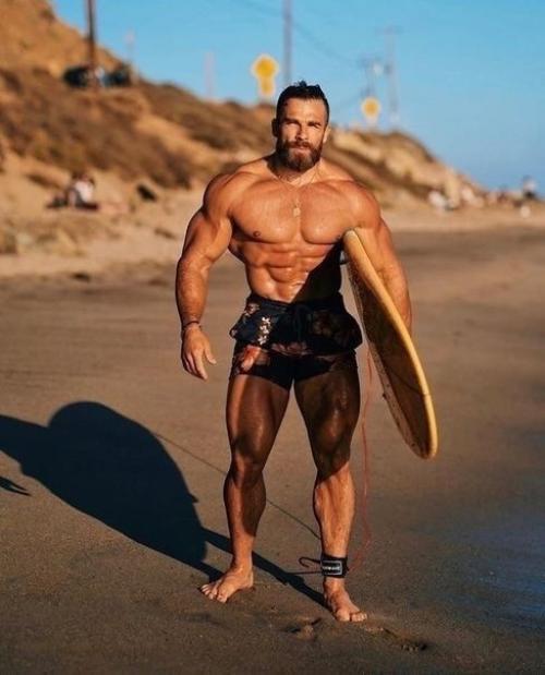 Известный бодибилдер из россии Артем Долгин. 05