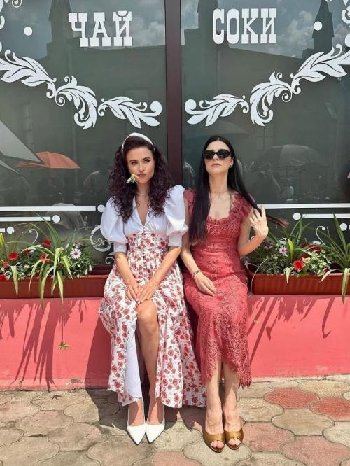 Маша и Даша Васнецовы воссоединились из Папиных Дочек вновь! 01