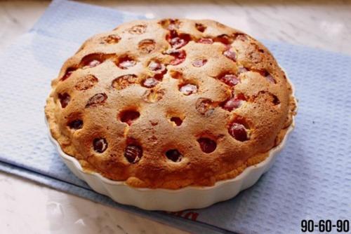 Низкокалорийный пирог с вишней. 09