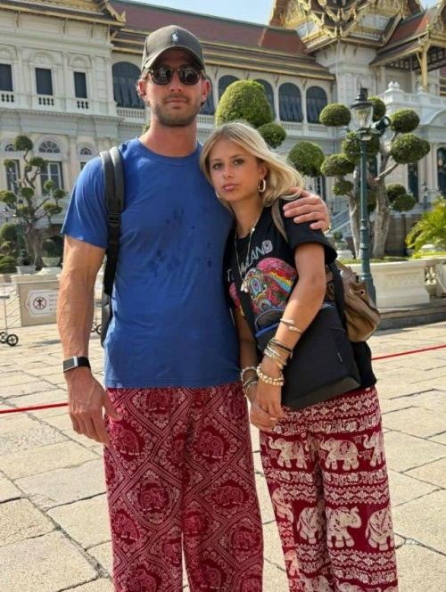 13-Летняя Анджелина, дочь Виктории Бони, проводит новогодние каникулы в Таиланде вместе с папой - ирландским миллиардером Алексом смёрфитом. 01