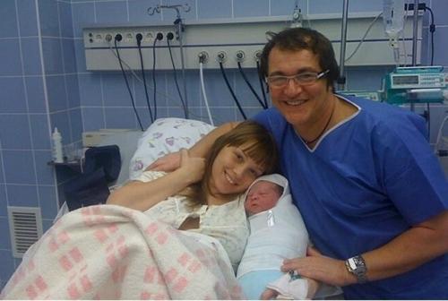 Российские звездные отцы, которые присутствовали на рождении своих детей в первые секунды жизни: 02