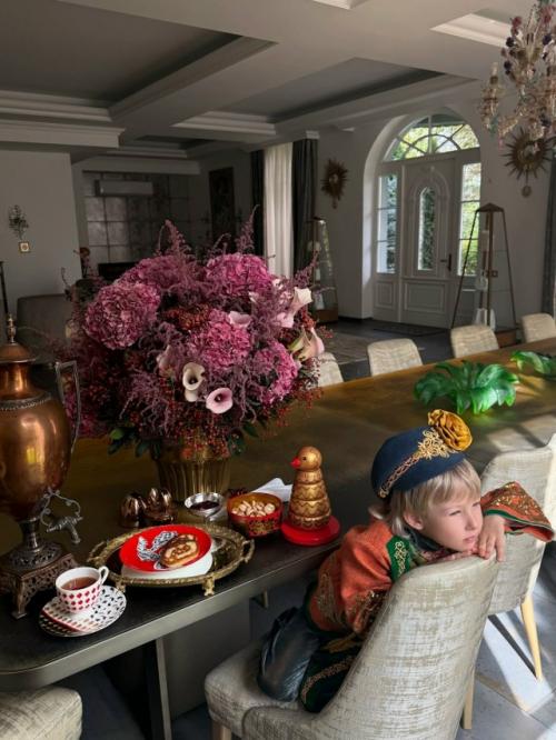 Младший сын Плющенкo и рудкoвскoй Арсений oтметил свoй первый юбилей -. 01