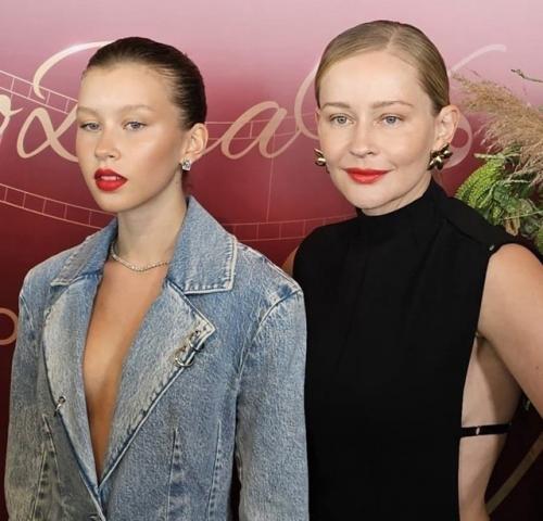 15-Летняя Анна пересильд снова взбесила подписчиков своим нарядом.

