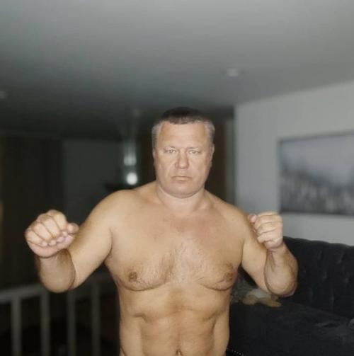 Олег тактаров показал свою форму. 01