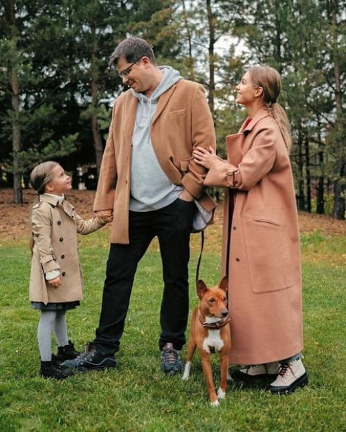 Красивая звездная семья: Гарик Харламов с Кристиной асмус и их дочуркой! 01