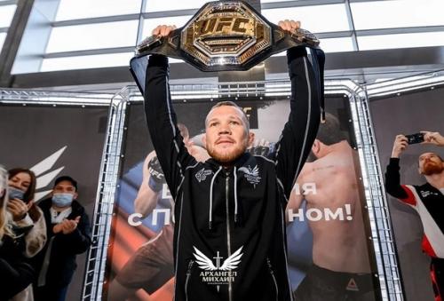 Пётр Ян вернулся в Россию после победного боя с кори сэндхагеном. 05