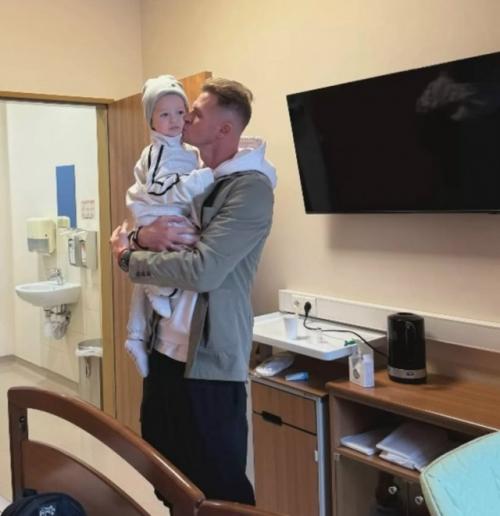 Сын тарасова попал в больницу. 

