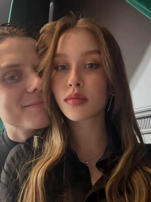 После премьеры фильма Алиса, в котором 16-летняя Аня пересильд сыграла главную роль, на актрису обрушился поток критики. 01