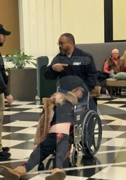 Звезду 90-х тару Рид доставили в больницу в невменяемом состоянии. 

