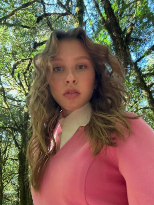 После премьеры фильма Алиса, в котором 16-летняя Аня пересильд сыграла главную роль, на актрису обрушился поток критики. 02