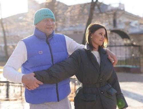 Александр емельяненко опубликовал фотографии с любимой. 05