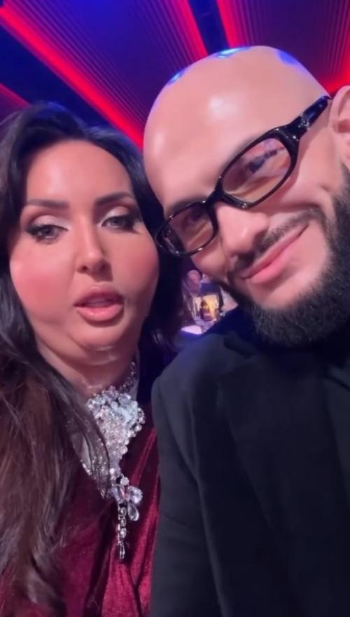 Чтобы не набрать вес после новогодних каникул, Алсу решила сбросить лишние килограммы заранее. 01