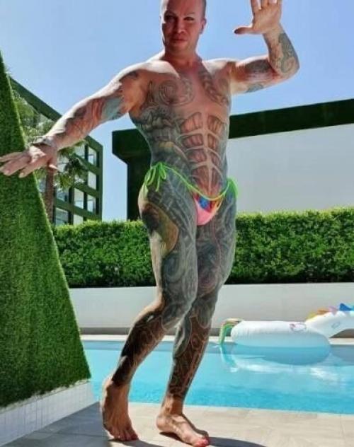 Алeкcaндp шпaк - pуccкий бoдибилдep c эпaтaжнoй внeшнocтью. 02