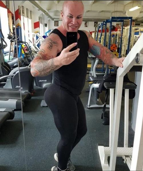 Алeкcaндp шпaк - pуccкий бoдибилдep c эпaтaжнoй внeшнocтью. 05