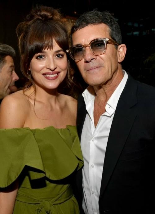 Антонио бандерас и дакота Джонсон - один из самых трогательных примеров того, что настоящая семья строится не на биологии, а на искренней любви. 

