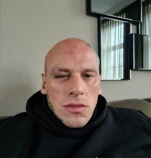 Мартин форд (роль кошмара из неоспоримого 4) готовится к бою с иранским халком, всё случится 2 апреля. 01