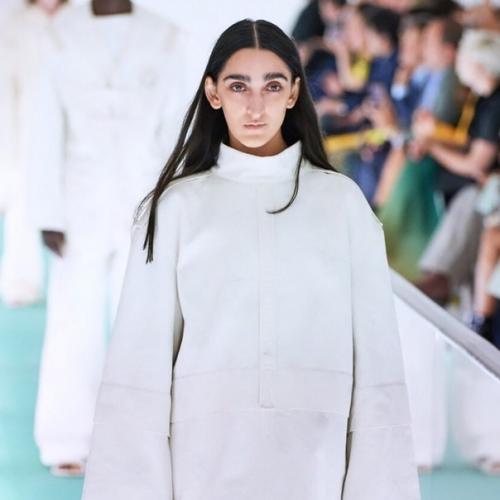 Эту модель зовут армине арутюнян и она стала лицом Gucci. 03