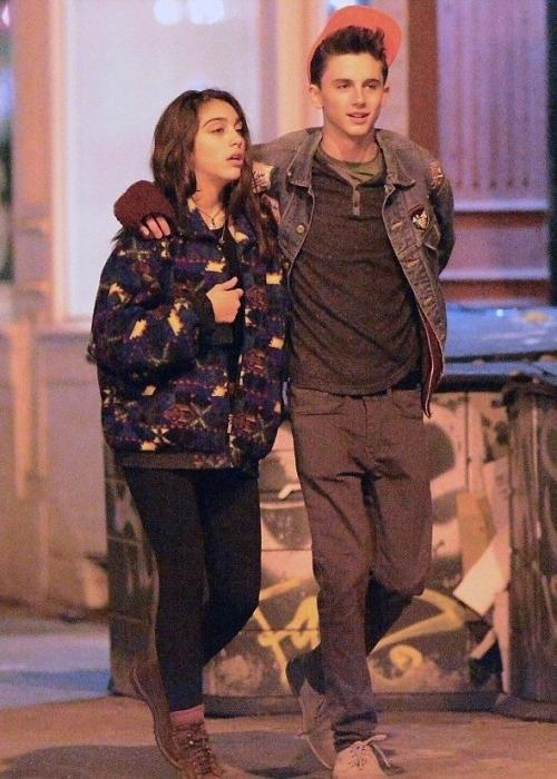 В 2013 году Тимоти шаламе встречался с Лурдес Леон, дочерью мадонны. 02