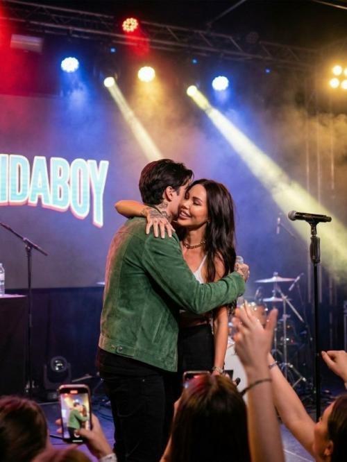 В соцсетях новая волна обсуждений: фанаты уверены, что между Оксаной Самойловой и эпатажным Xolidayboy проскочила искра.  