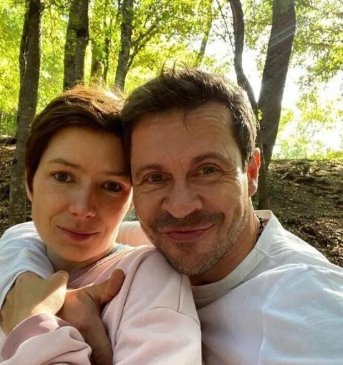 Павел деревянко вернулся к своей любимой женщине спустя четыре года. 01