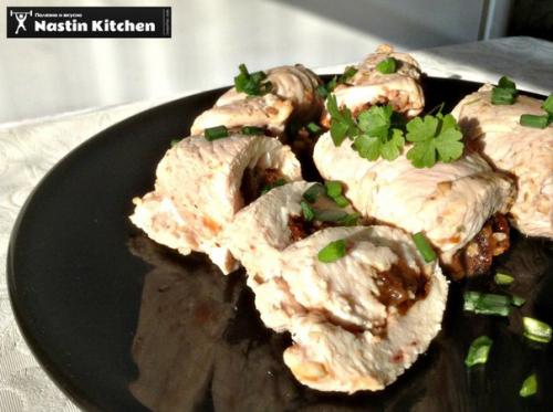 Куриные рулетики с черносливом.

