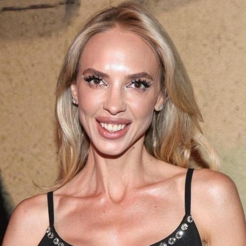 Актриса Надя Сысоева делает ставку на интуитивное питание и прислушивается к собственному организму, а не к цифрам на весах. 01