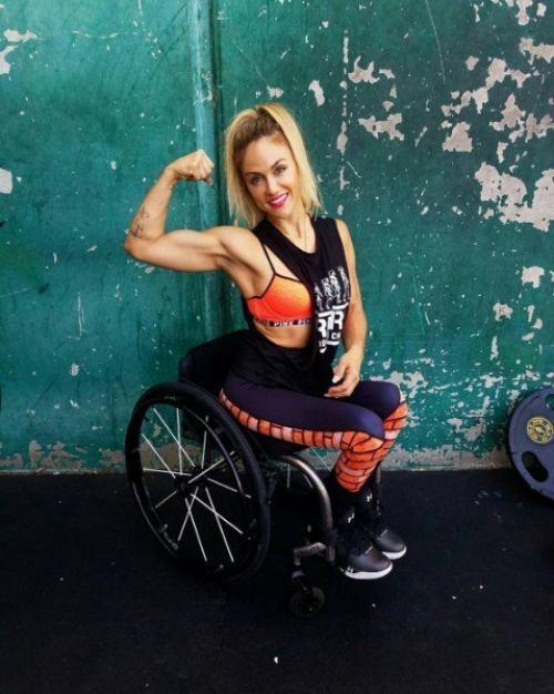 А ты актрису и модель тиффани Адамс знаешь? 01