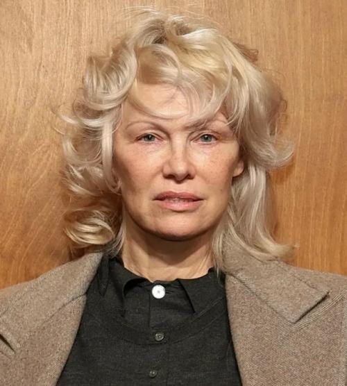 58-Летнюю Памелу андерсон не узнать! 03