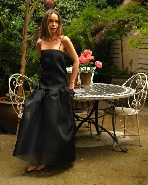 Возраст - не Помеха: Эмилия Кларк о естественности. 03