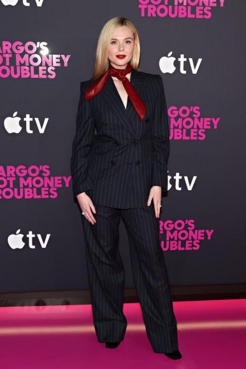 В Нью-йорке прошла премьера нового сериала Apple У Марго Проблемы с Деньгами, в котором сыграли эль фаннинг и Николь кидман. 02