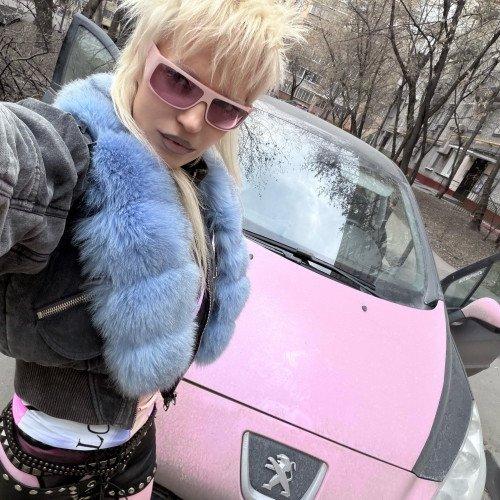 Ушло Миллениальство: глюкоза призналась, что превращается из мультяшки в человека. 01