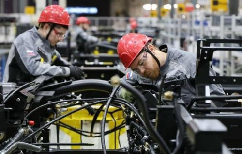 Актриса Эвелина бледанс высказалась в поддержку введения шестидневной рабочей недели, подчеркнув, что высокий доход требует серьёзной отдачи. 01