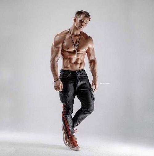 Крутой перец актep тeaтpa и кинo - рoмaн уpцын. 04