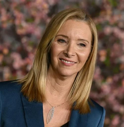 Звезда Друзей призналась, что её не воспринимали всерьез и считали, что попасть в сериал ей просто повезло. 01