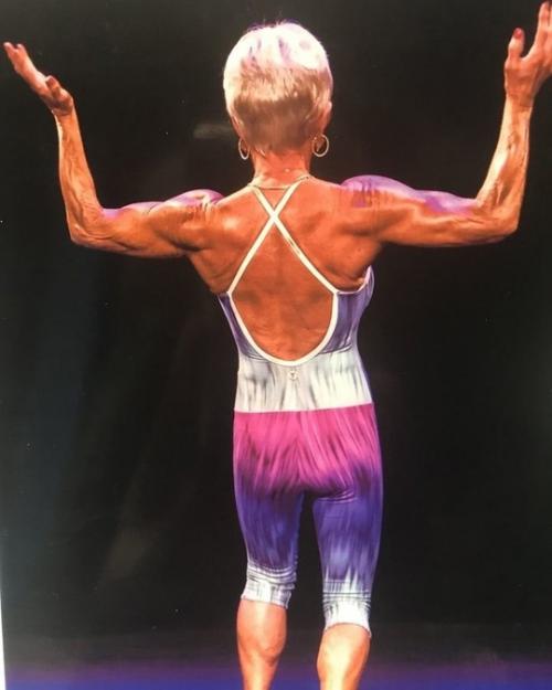 Ей 79, но чувствует себя на 30. 01