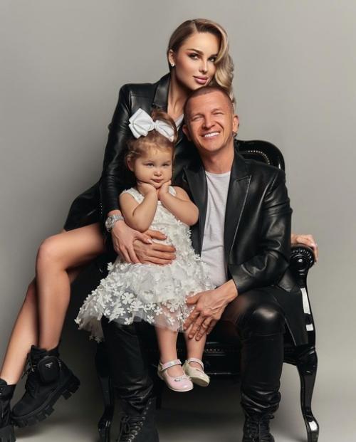 Ханна, пашу и их доченька Адриана такие чудесные и счастливые! 05