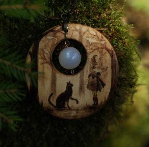 Удивительные кулончики. Из деревянных спилов. 05