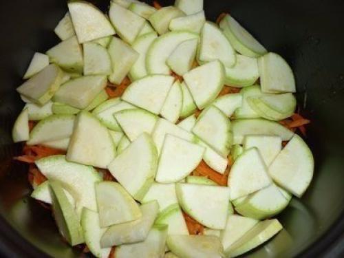 Овощи, запеченные слоями в мультиварке. 03