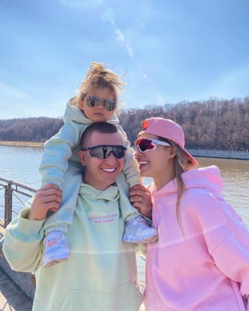 Ханна, пашу и их доченька Адриана такие чудесные и счастливые! 04