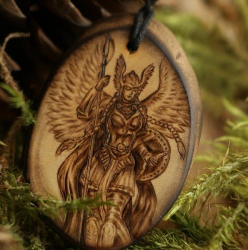 Удивительные кулончики. Из деревянных спилов. 04