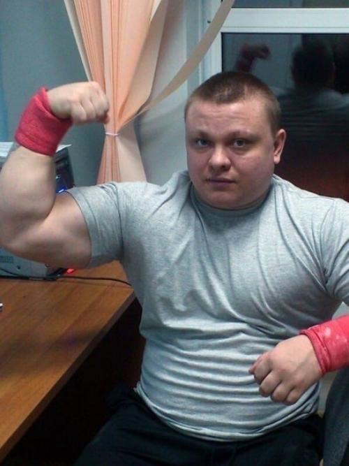 Это Анна тураева, и она 5 раз была чемпионкой мира по жиму лежа. 02