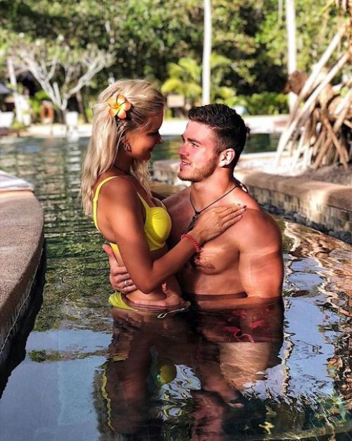 Марина Африкантова - известная участница реалити-шоу. 04