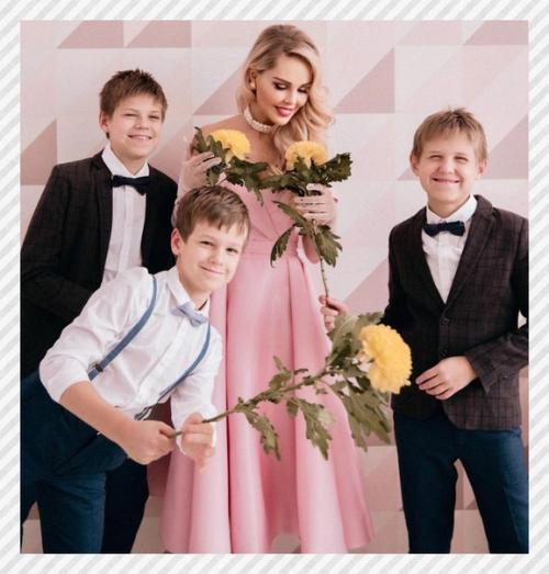 Спортивные девушки. Мечта люб й девуш и, быть мама 3-х сын вей, защитни в и иметь ши арную фигуру и эт все удал сь в пл тить марие П гребня. 04