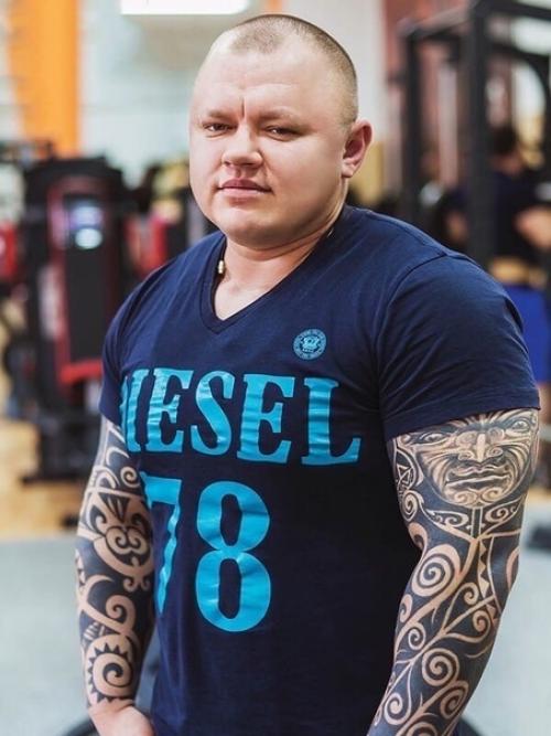 Это Анна тураева, и она 5 раз была чемпионкой мира по жиму лежа. 04