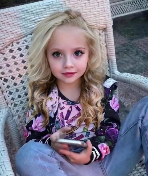 Алла пугачева со своей доченькой! 03