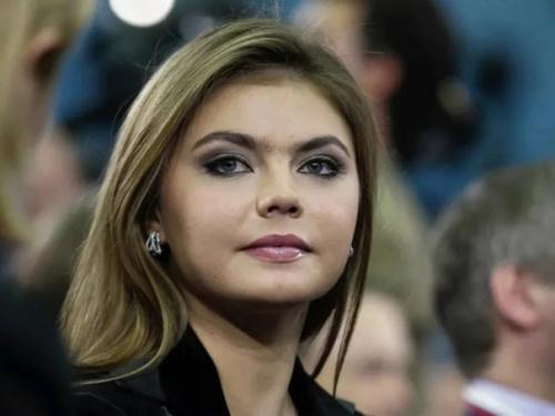 От красоты не осталось и следа: что случилось с внешностью Алины Кабаевой. 01