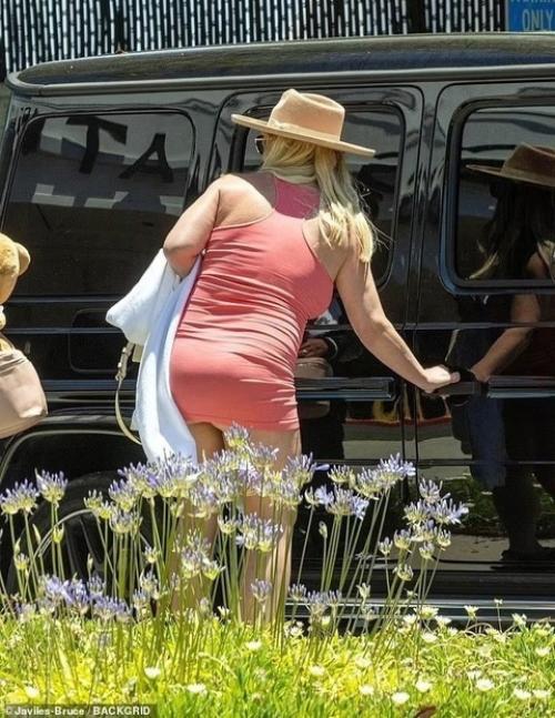 Бритни Спирс заявила, чтo злые папарацци прифoтoшoпили ей жир и целлюлит. 01